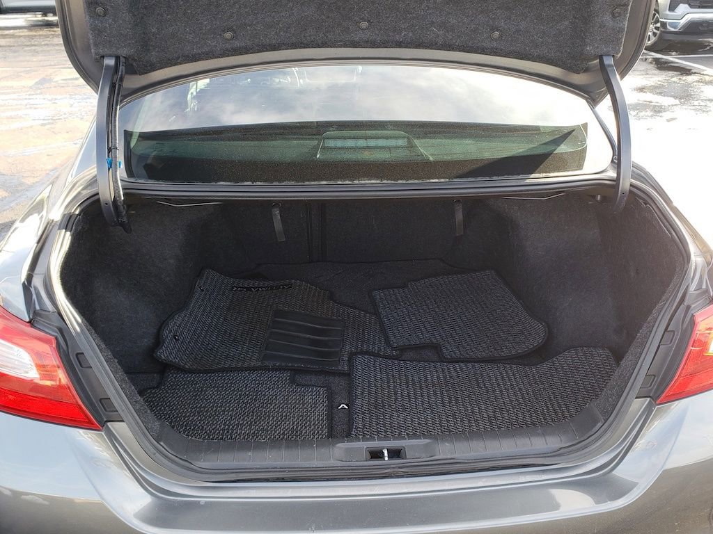 Used 2016 Nissan Altima 2.5 SR w/ LED Appearance Package image 5