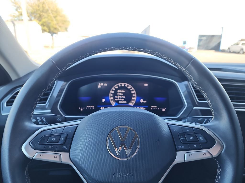 Used 2024 Volkswagen Tiguan SE image 19