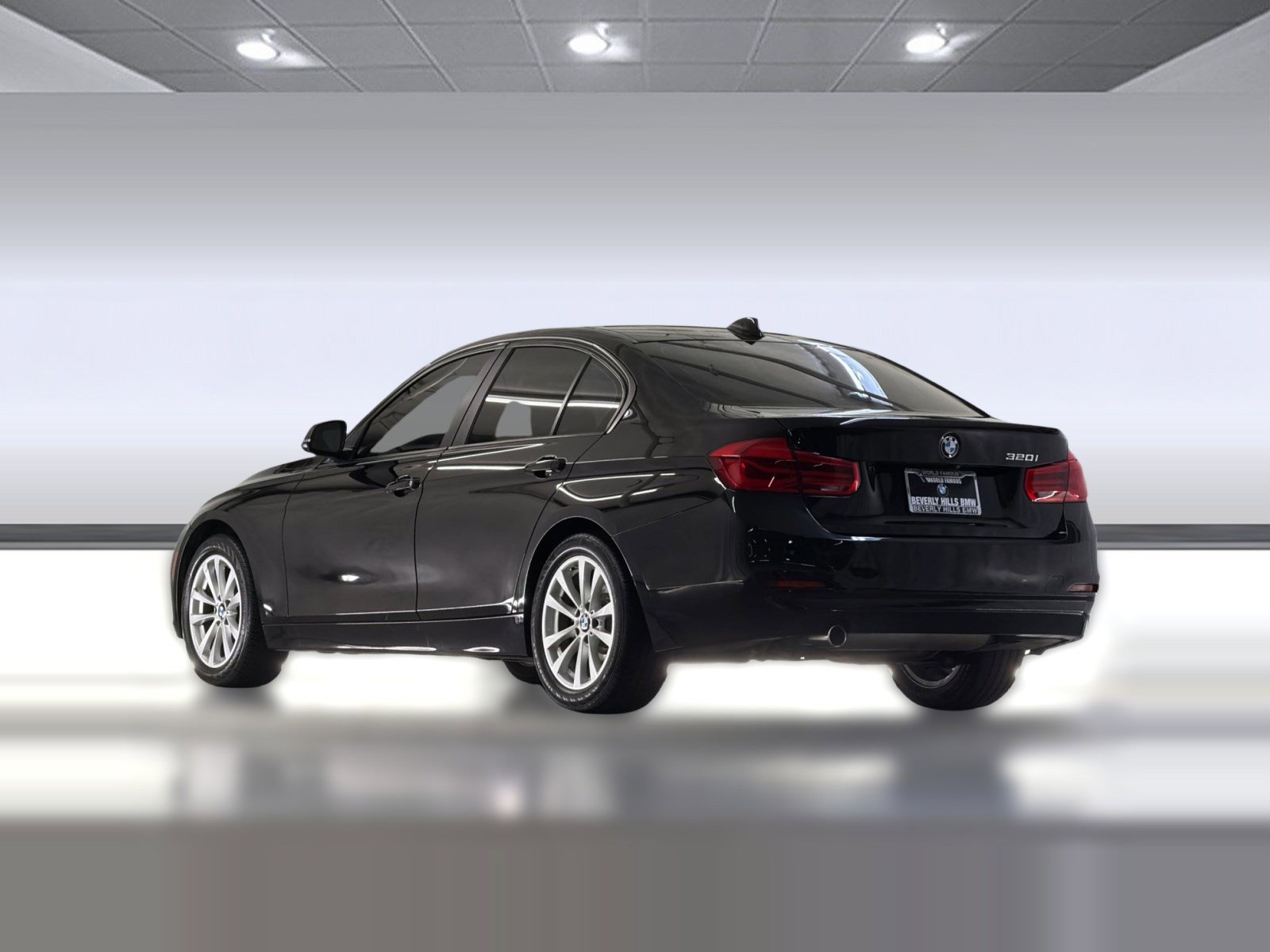 Used 2018 BMW 320i Sedan RWD image 3