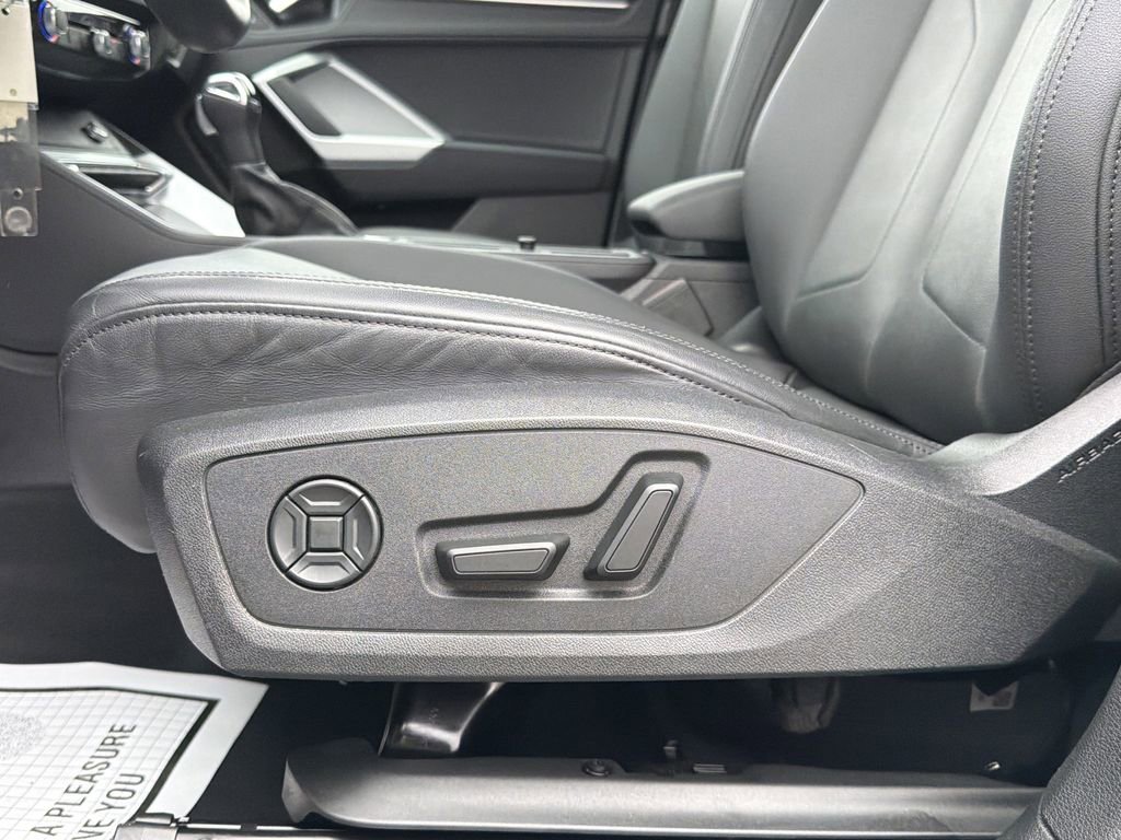 Used 2025 Audi Q3 2.0T Premium image 24