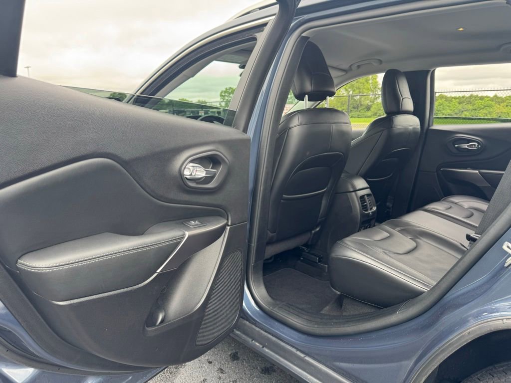 Used 2021 Jeep Cherokee Latitude Lux w/ Comfort/Convenience Group AWD/4WD image 36