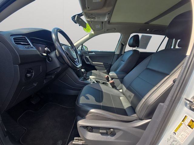 Used 2019 Volkswagen Tiguan SEL AWD/4WD image 9