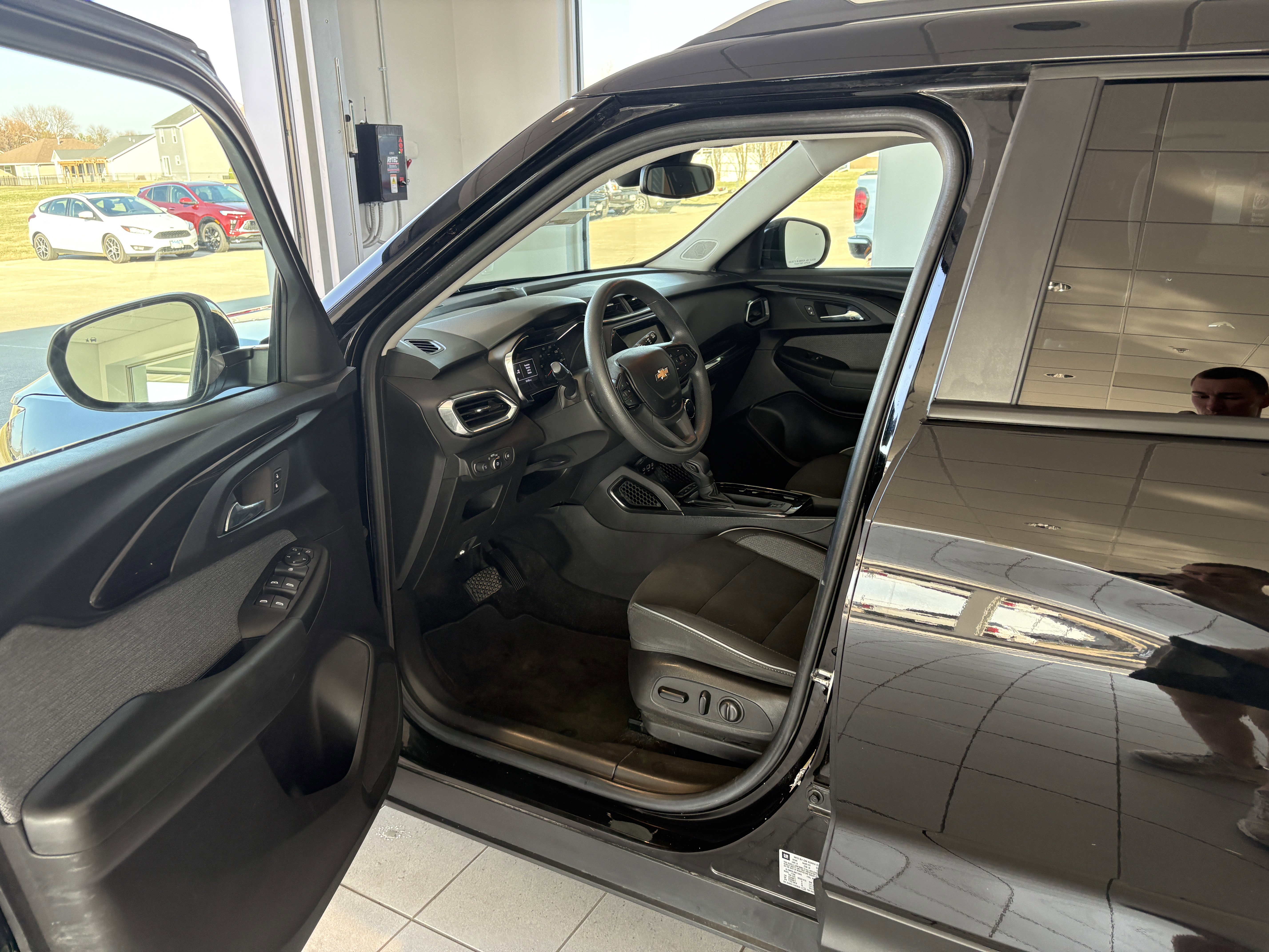 Used 2022 Chevrolet TrailBlazer LT w/ Convenience Package image 9