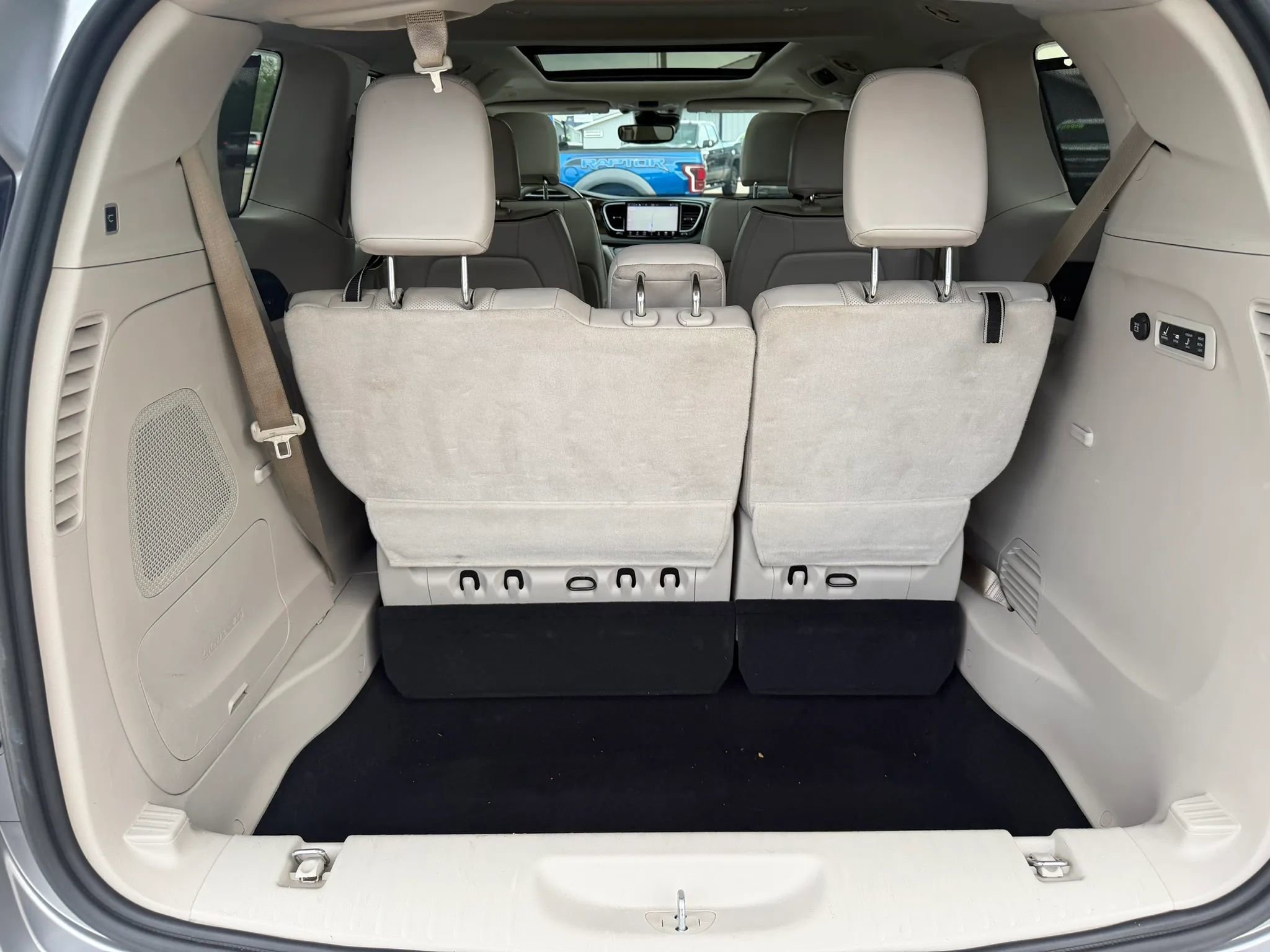 Used 2021 Chrysler Pacifica Limited image 44
