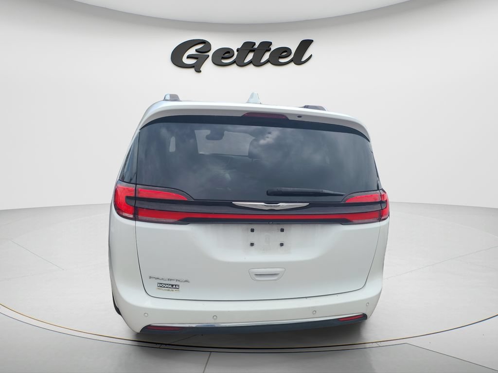 Used 2021 Chrysler Pacifica Touring-L w/ Premium & Safety Sphere Group FWD image 4