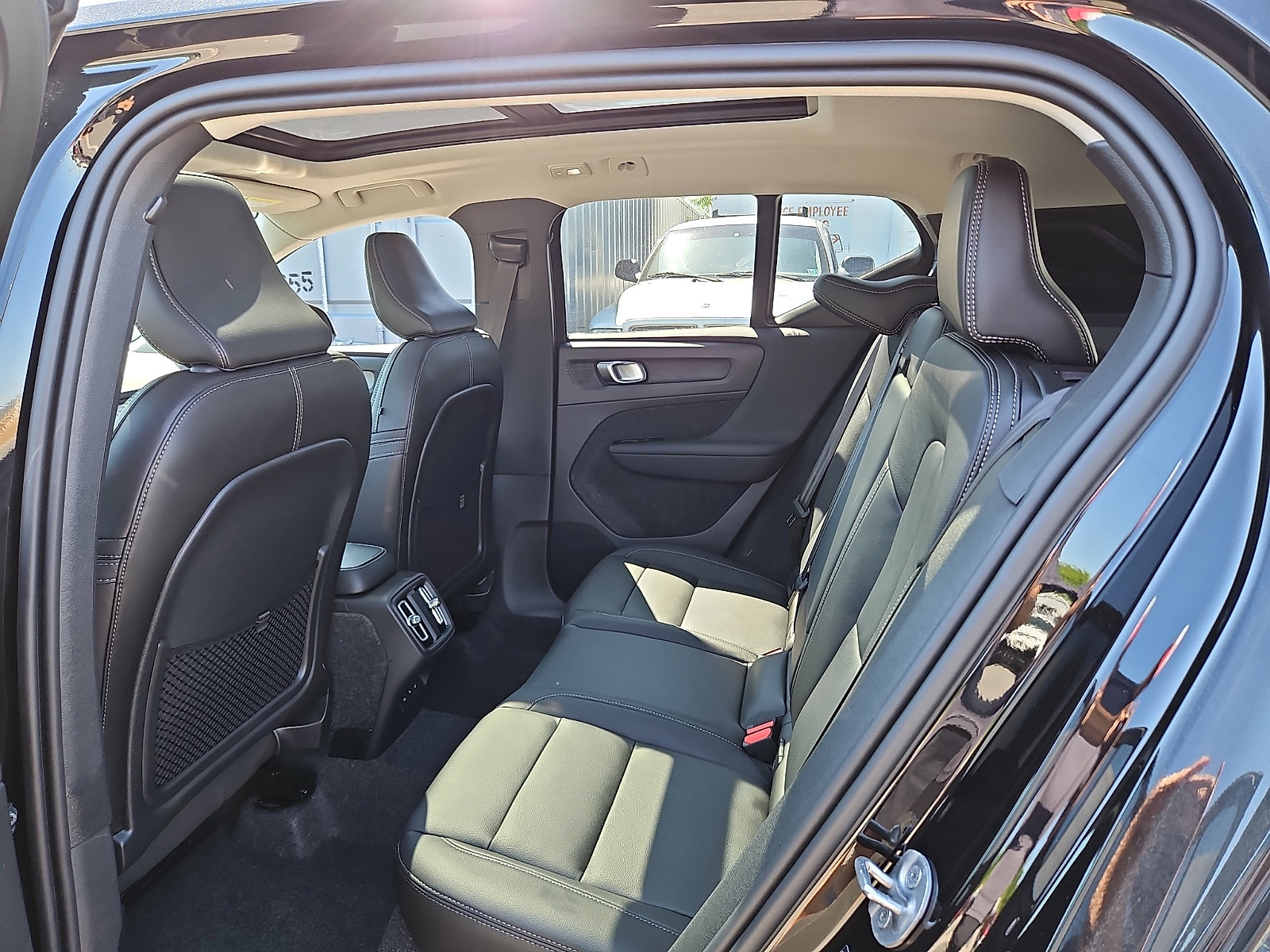 New 2026 Volvo XC40 B5 Plus w/ Climate Package AWD/4WD image 8