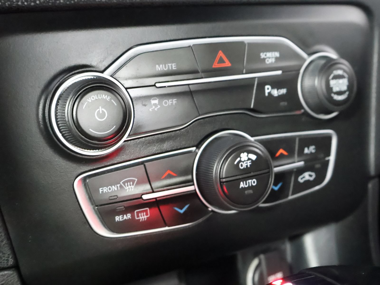 Used 2018 Dodge Charger SXT Plus RWD image 38