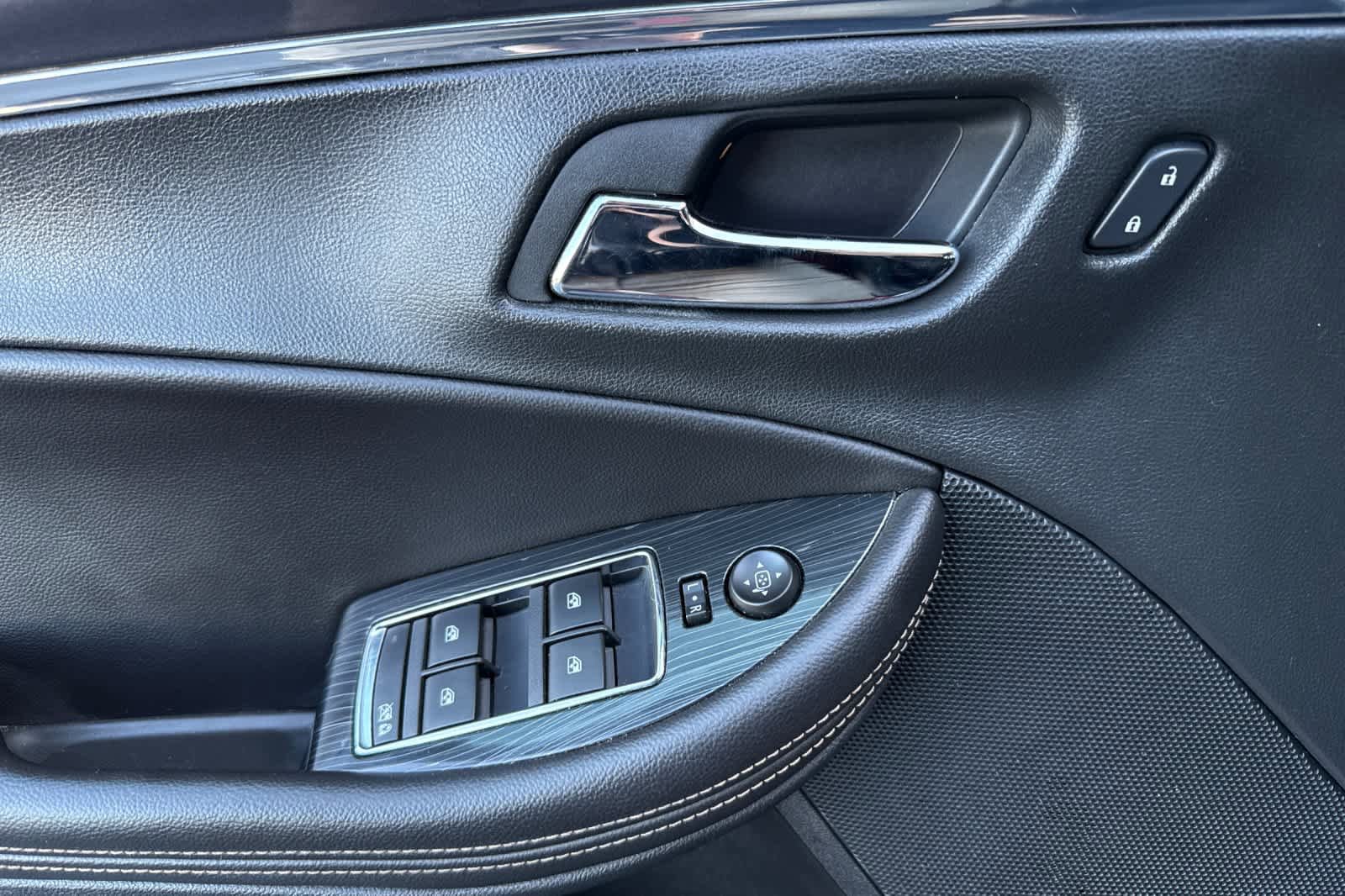 Used 2016 Chevrolet Impala LTZ FWD image 11