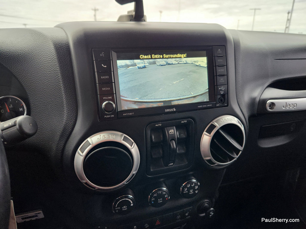 Used 2013 Jeep Wrangler Unlimited Rubicon w/ Connectivity Group image 39