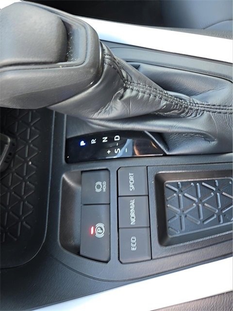 Used 2020 Toyota RAV4 XLE image 20