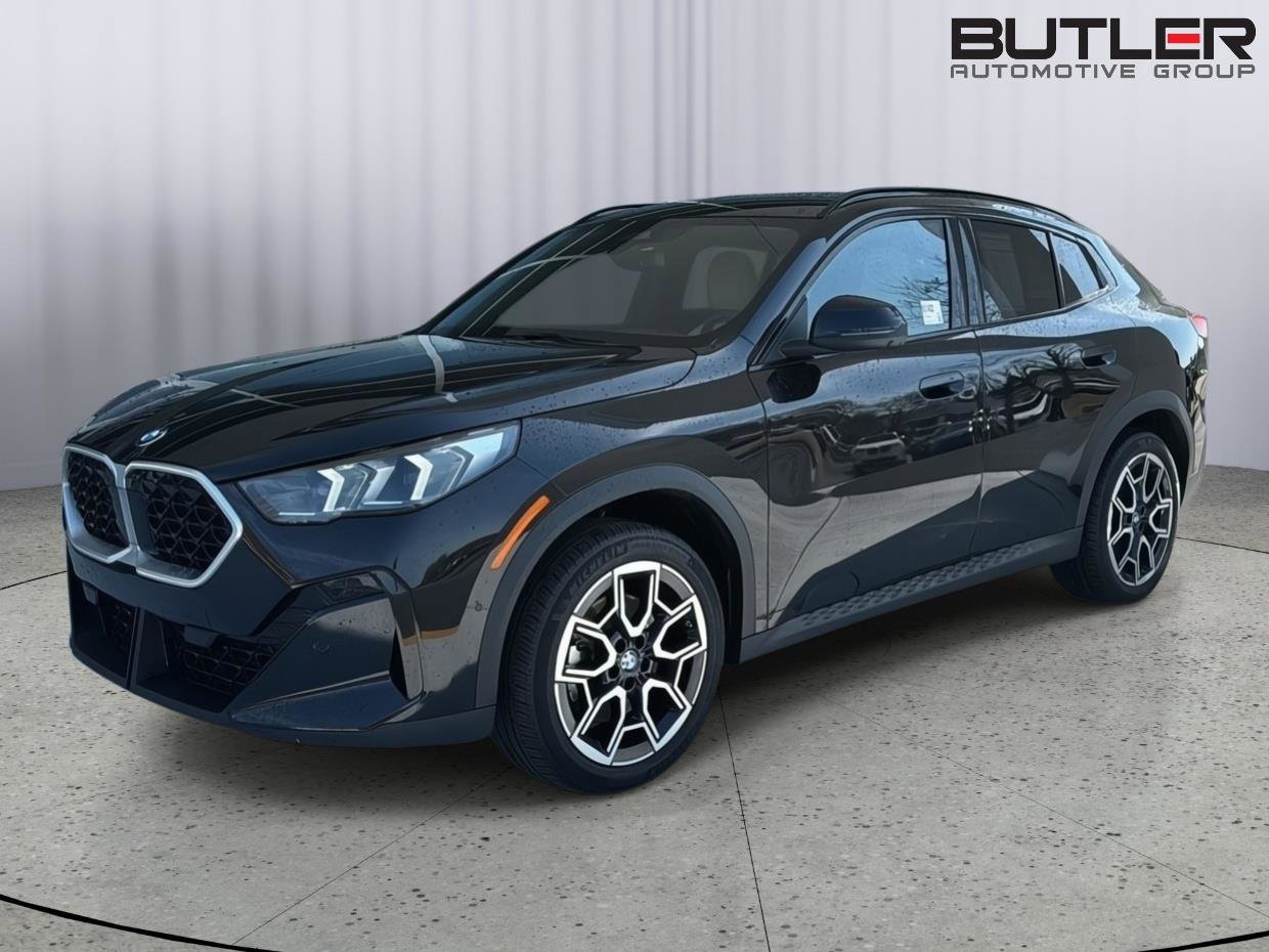 Used 2025 BMW X2 xDrive28i w/ Premium Package image 2