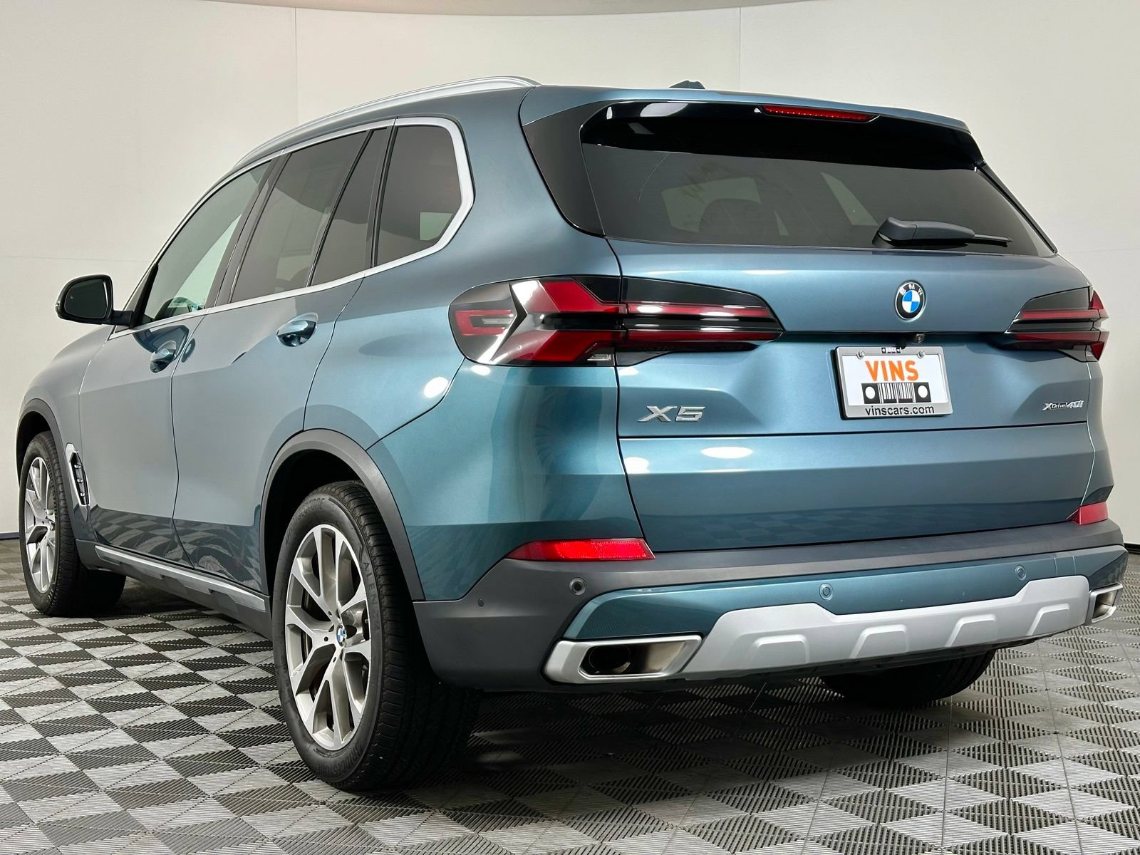 Used 2024 BMW X5 xDrive40i w/ Parking Assistance Package AWD/4WD image 32