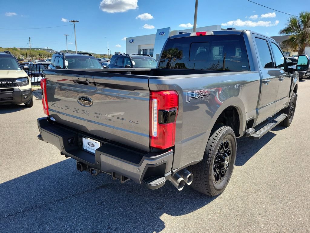 Used 2025 Ford F250 Lariat w/ Black Appearance Package image 5