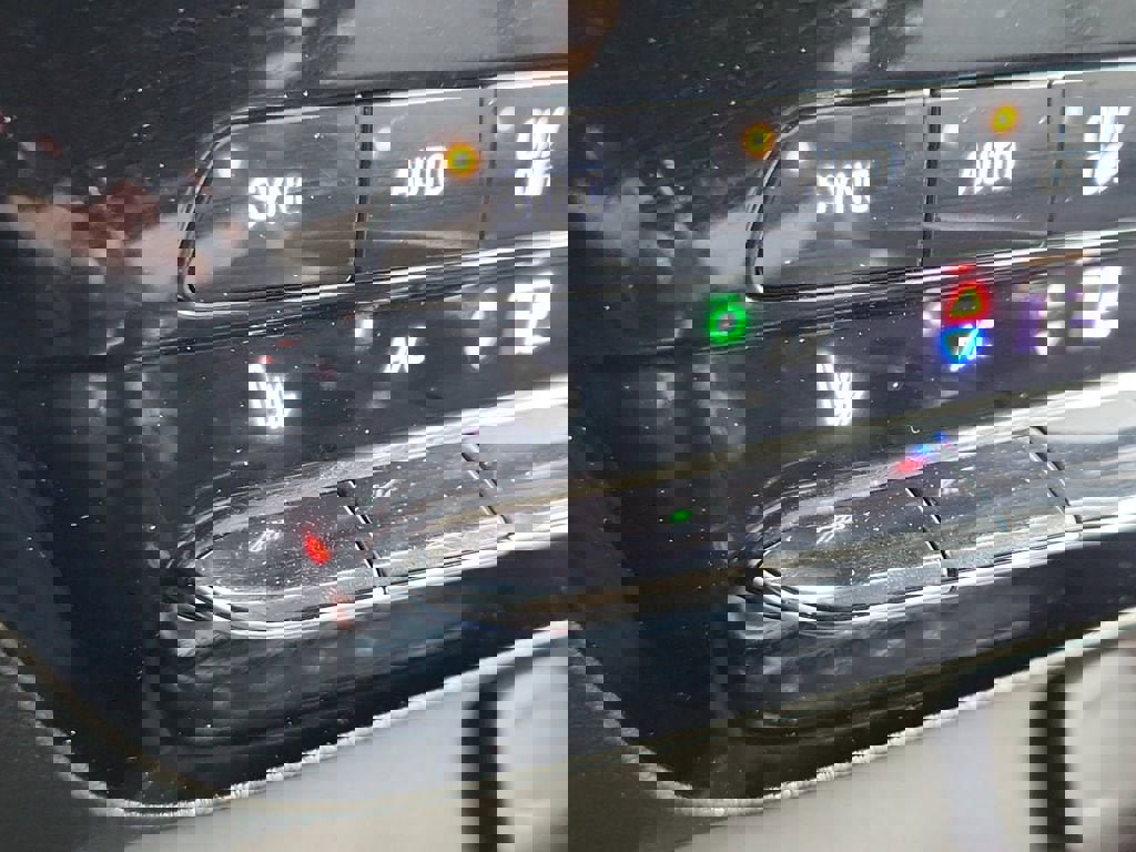 Used 2024 Buick Encore GX Avenir w/ Avenir Technology Package image 27