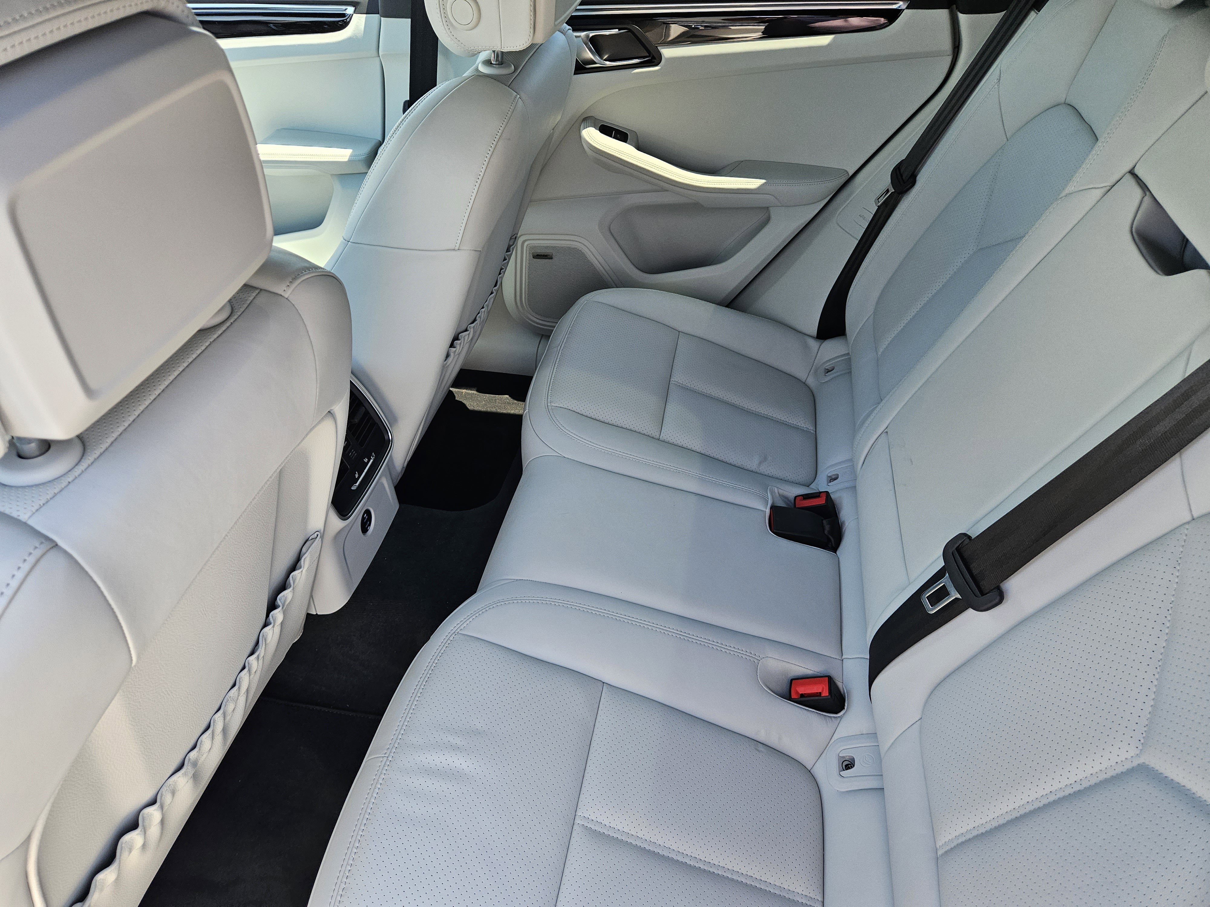 Certified 2024 Porsche Macan S AWD/4WD image 28