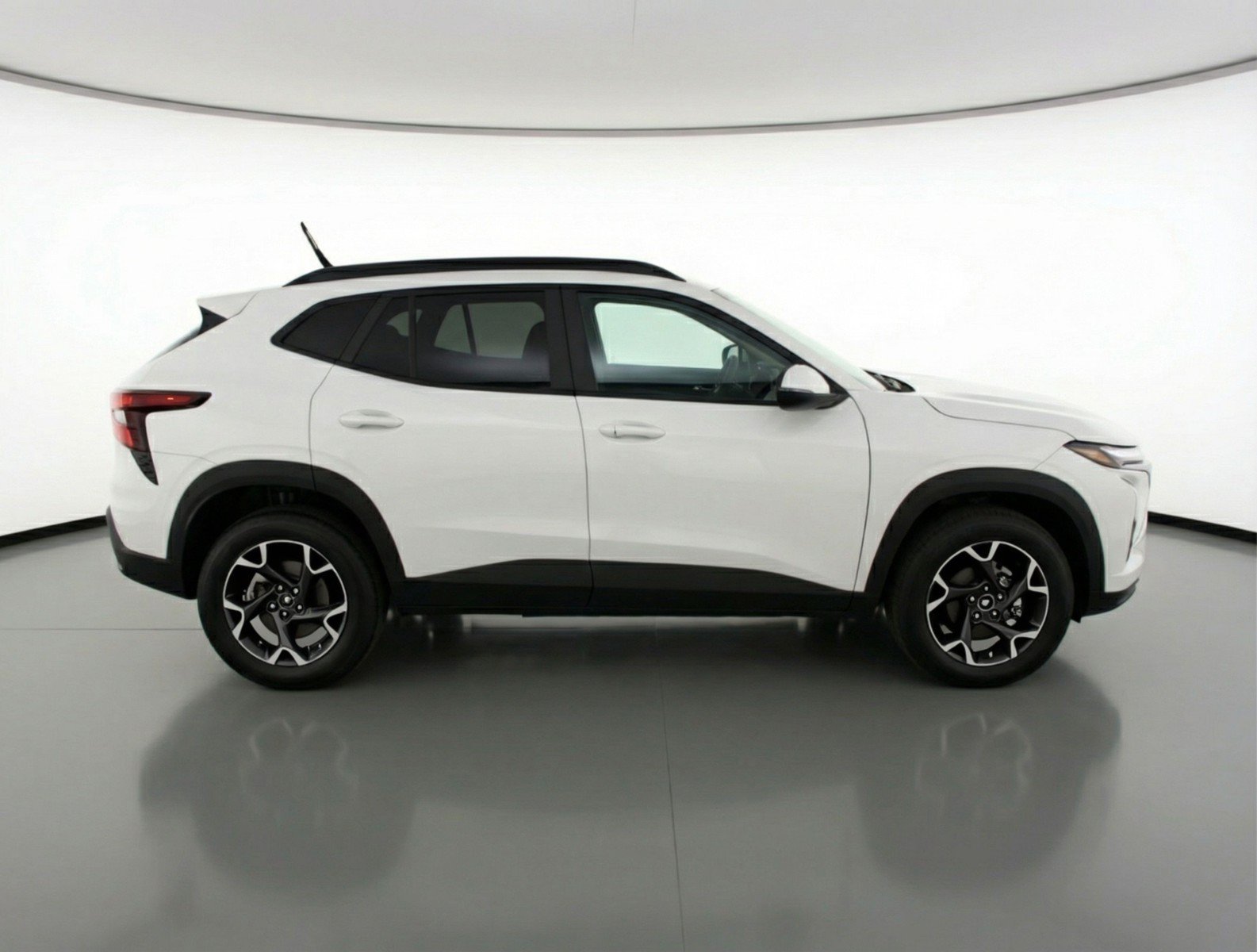 Used 2025 Chevrolet Trax LT FWD image 11