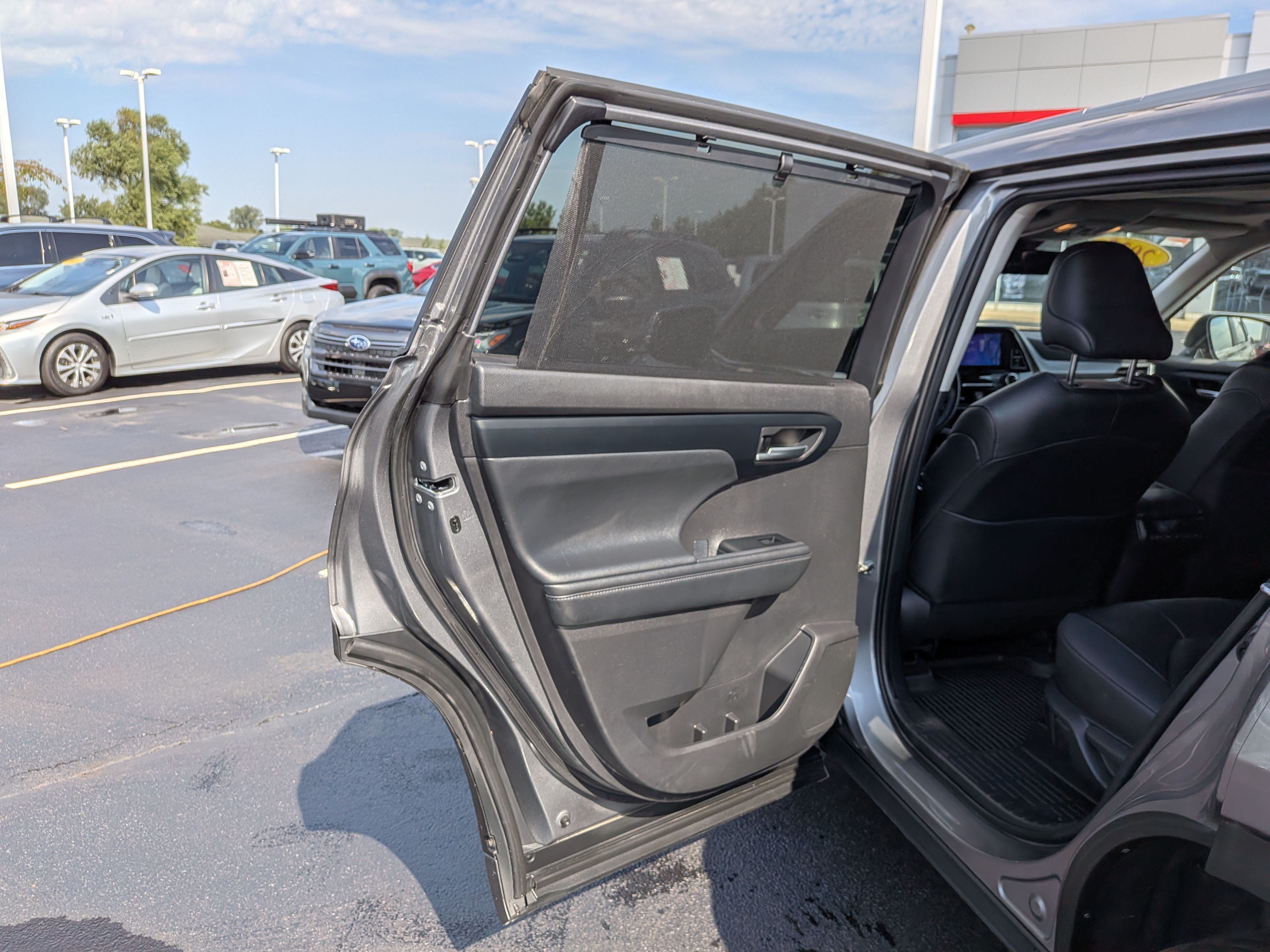 Used 2025 Toyota Highlander XLE AWD/4WD image 24