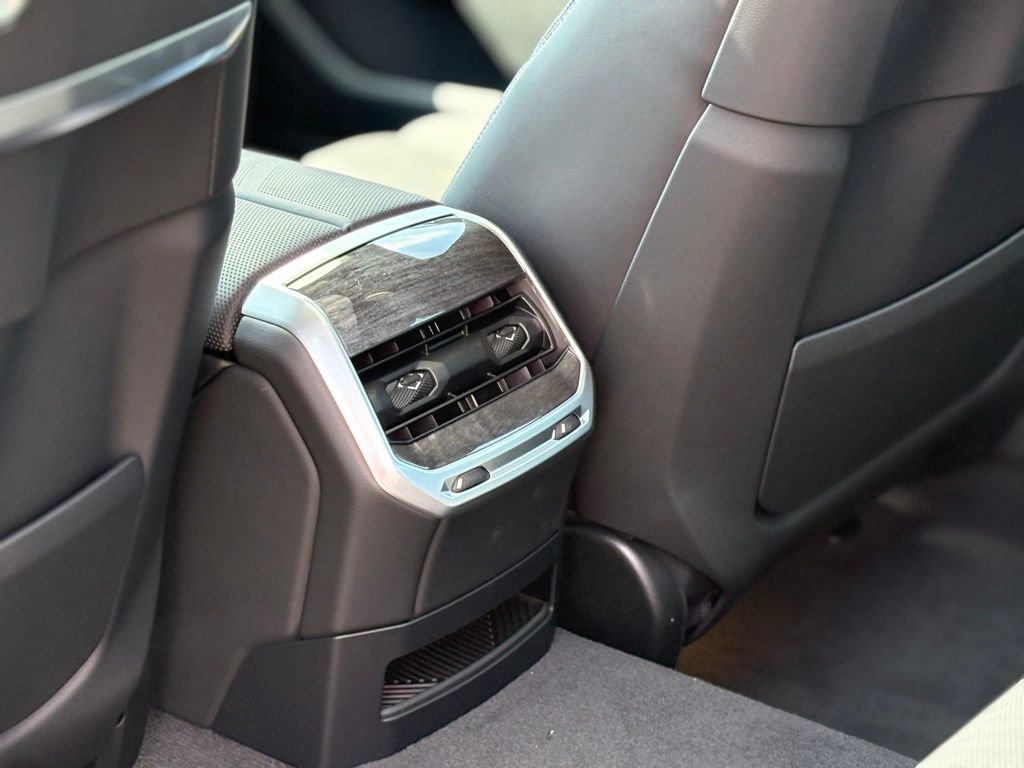 Used 2025 BMW 760i xDrive image 20