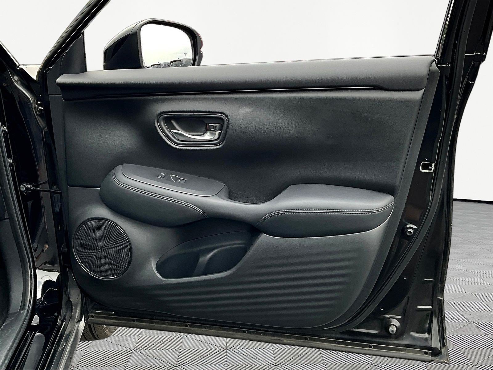 Used 2023 Honda HR-V LX image 25