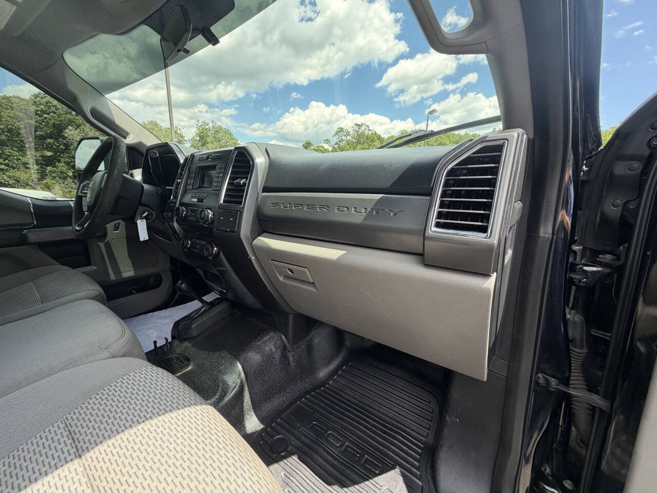 Used 2017 Ford F550 4x4 Regular Cab Super Duty image 42