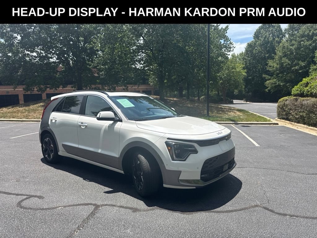 Used 2024 Kia Niro Wave w/ Wave Preserve Package FWD image 3