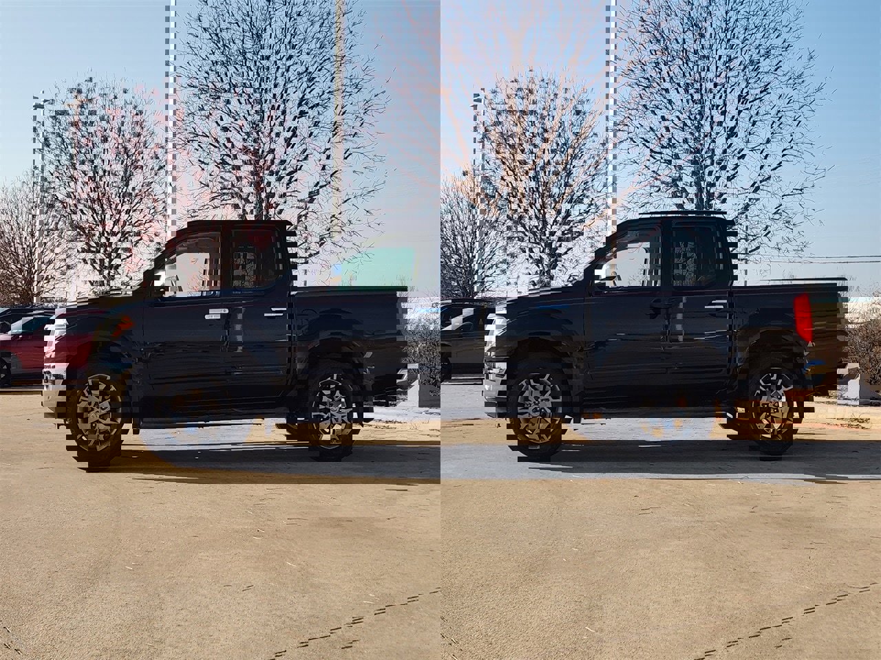 Used 2014 Nissan Frontier SL image 4