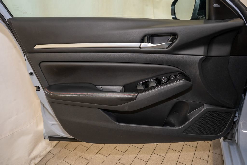 Certified 2024 Nissan Altima 2.0 SR image 12