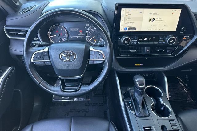 Used 2023 Toyota Highlander XSE image 16