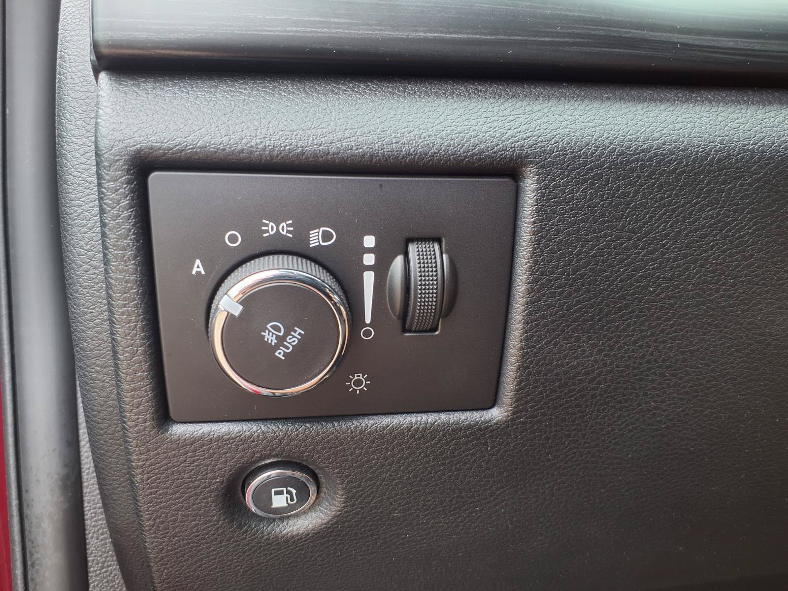 Used 2020 Jeep Grand Cherokee Altitude AWD/4WD image 13