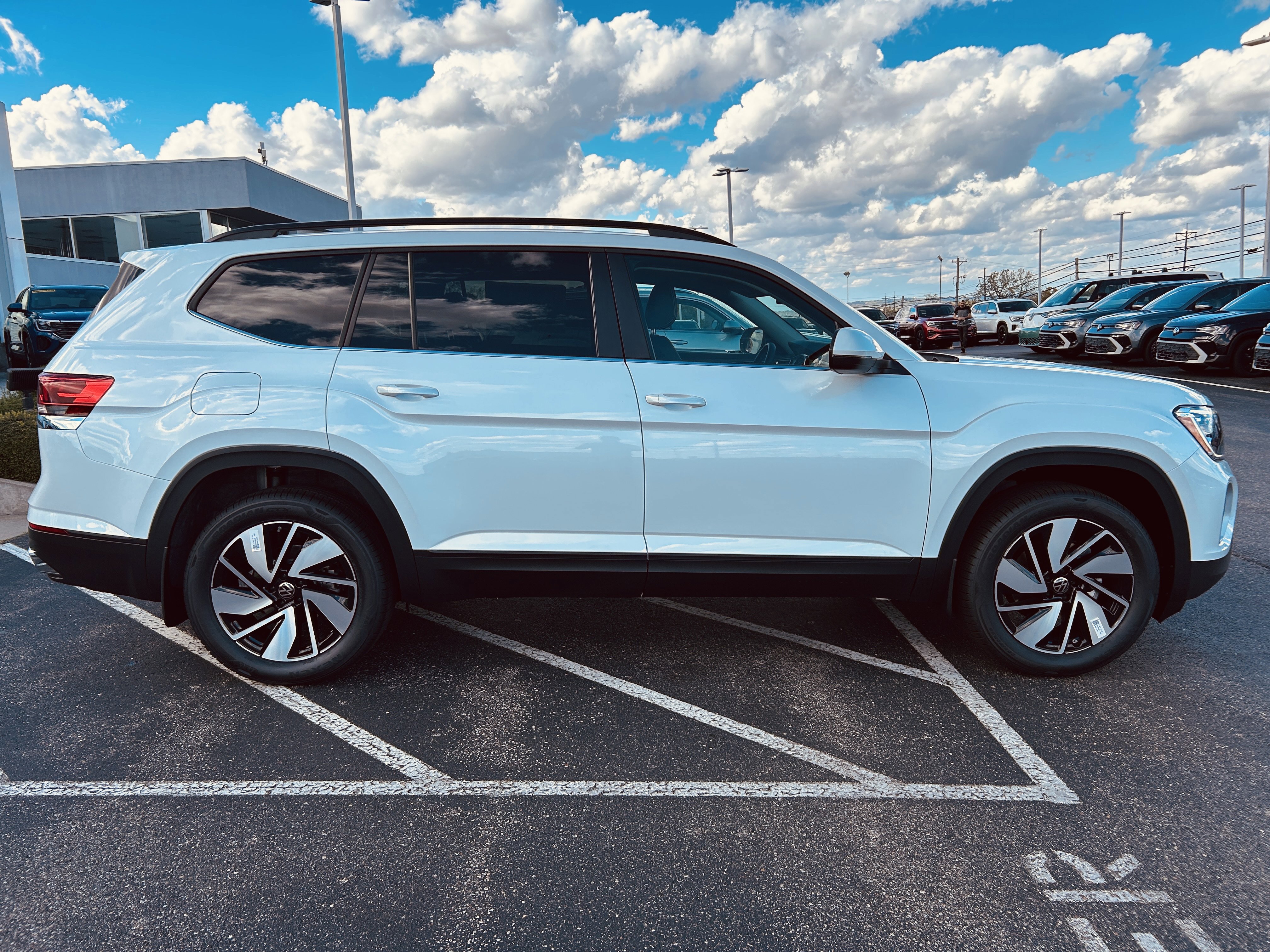 New 2026 Volkswagen Atlas SE image 8