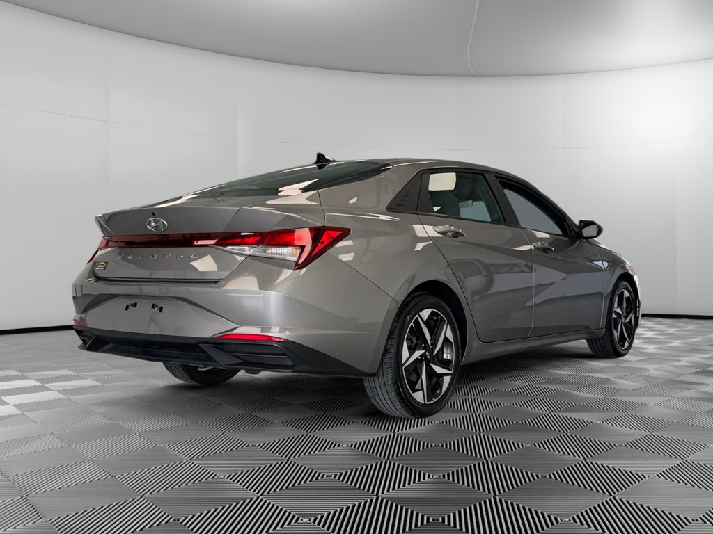 Used 2023 Hyundai Elantra SEL w/ Convenience Package image 8