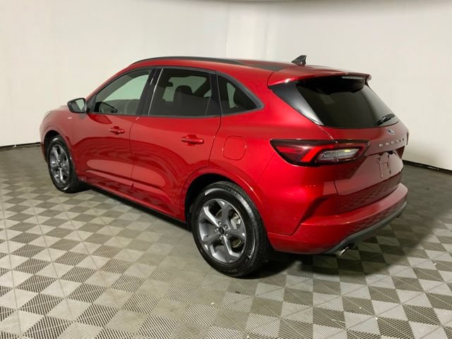 Used 2024 Ford Escape ST-Line w/ Cold Weather Package FWD image 10