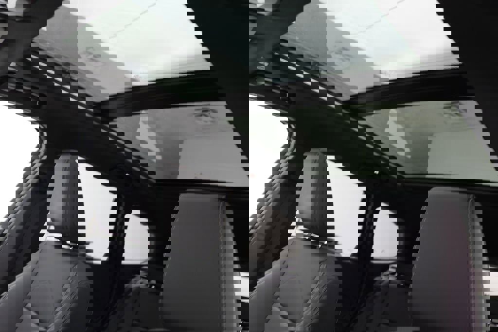 Used 2025 BMW X1 xDrive28i AWD/4WD image 16