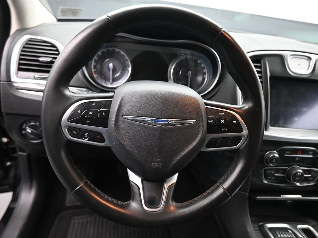 Used 2019 Chrysler 300 Touring w/ Sport Appearance Package image 15