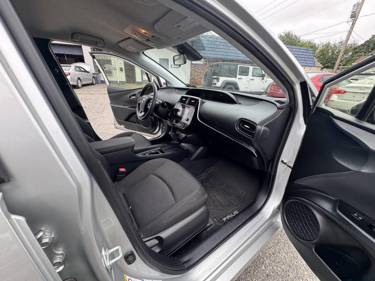 Used 2019 Toyota Prius LE AWD/4WD image 68