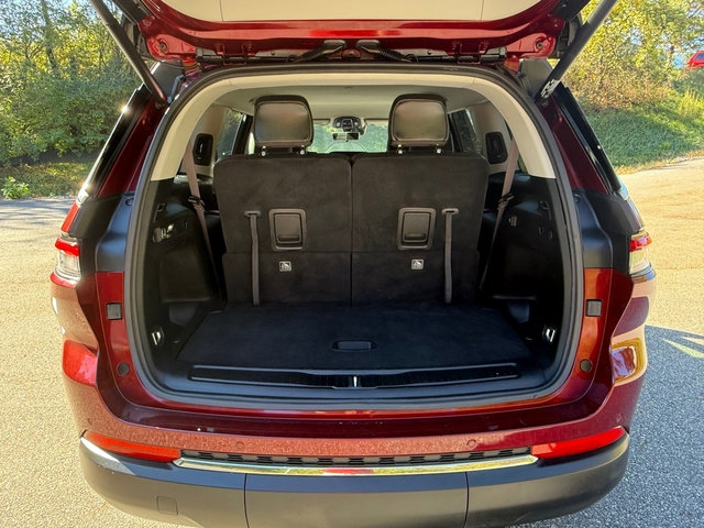 Used 2023 Jeep Grand Cherokee L Limited w/ Luxury Tech Group II image 18