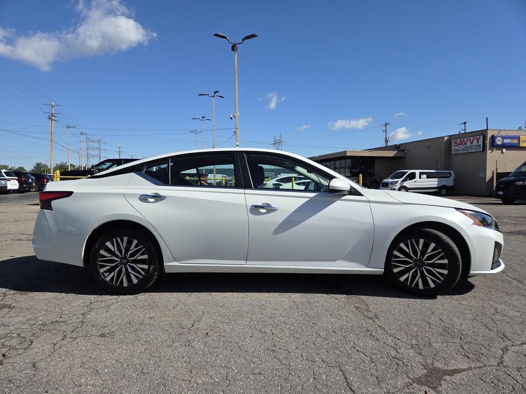 Used 2023 Nissan Altima 2.5 SV FWD image 10