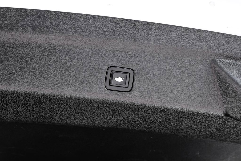 Used 2022 Chevrolet Suburban Premier image 58