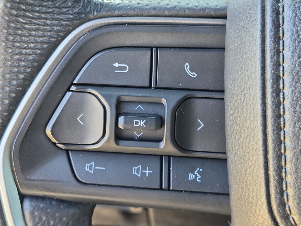 Used 2025 Toyota Sequoia SR5 AWD/4WD image 23