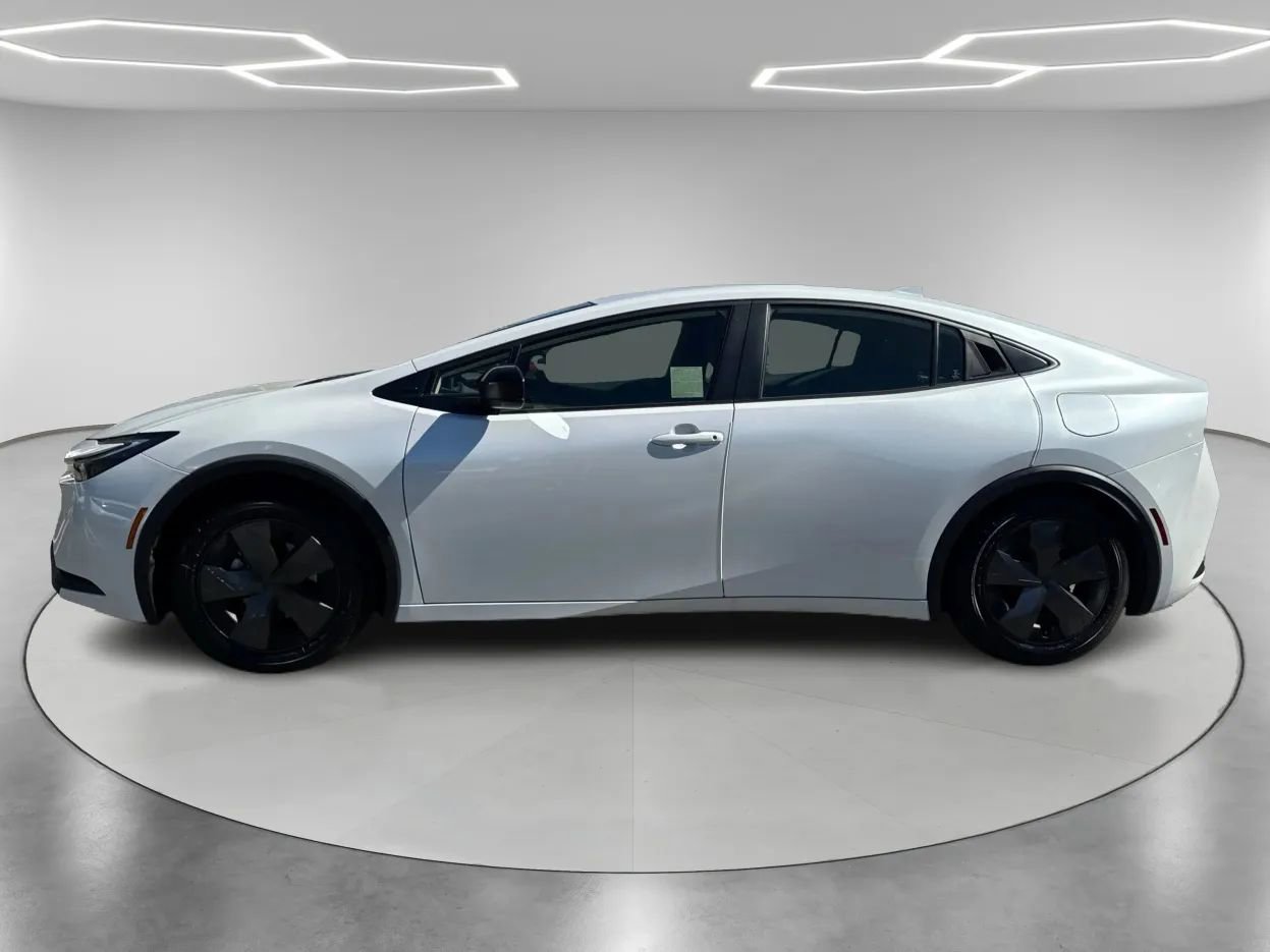 Used 2024 Toyota Prius LE image 8