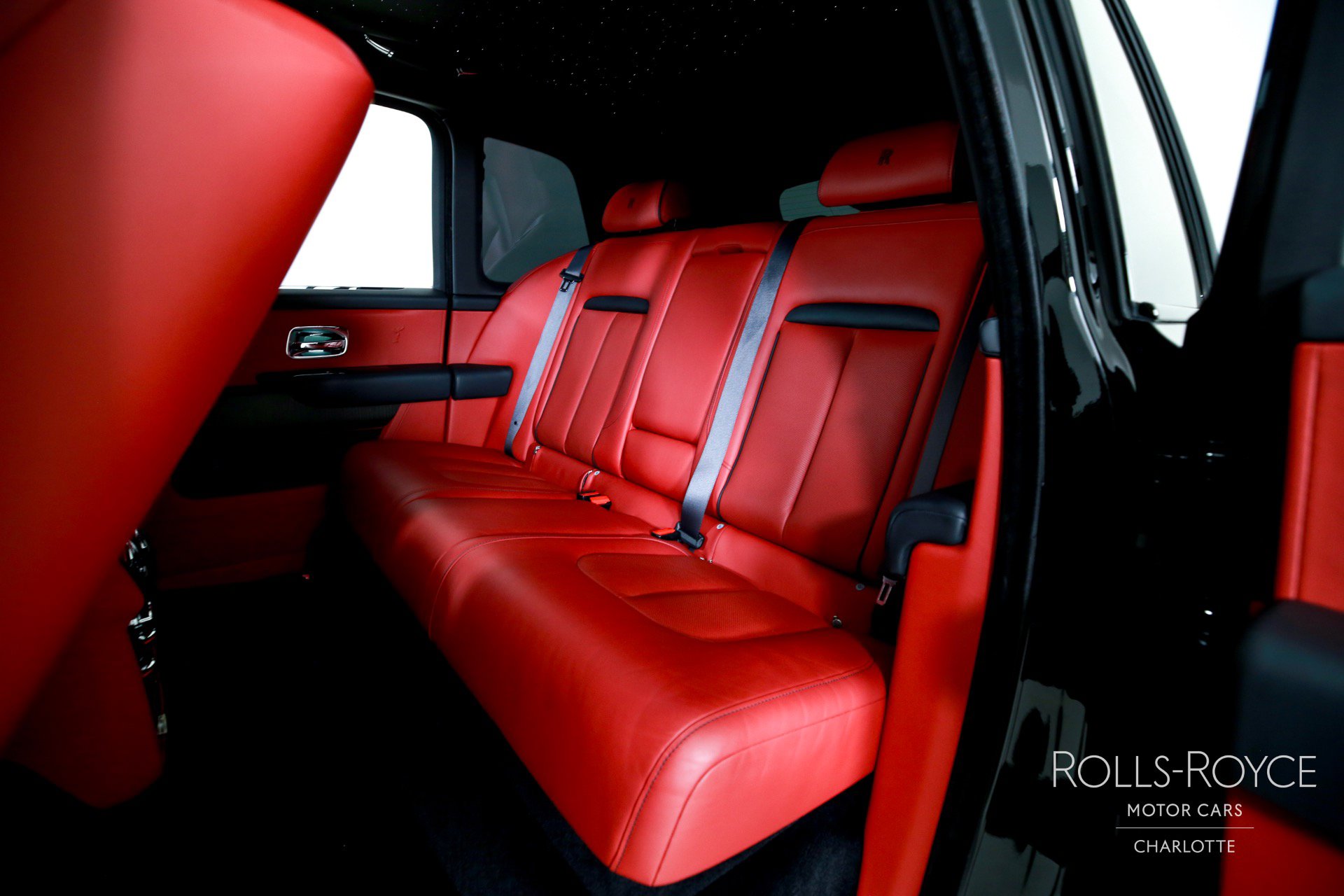 Certified 2022 Rolls-Royce Cullinan w/ Dark Exterior Package image 18