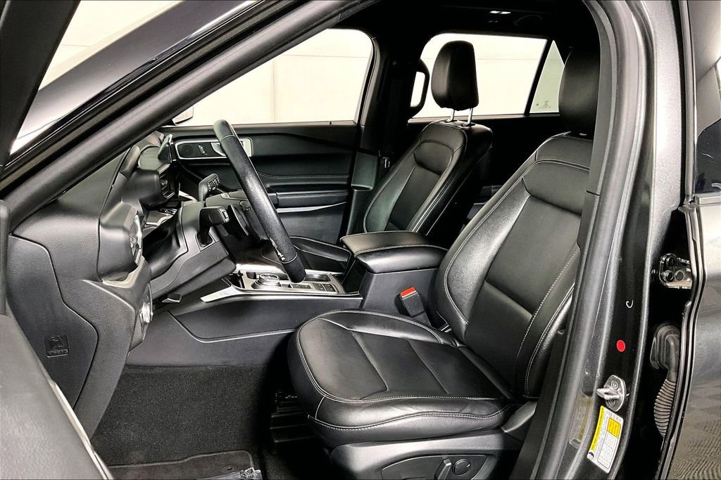 Used 2020 Ford Explorer XLT w/ Equipment Group 202A image 25