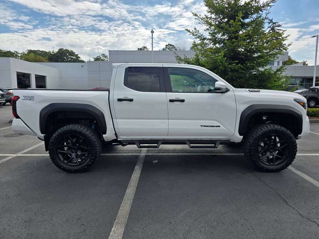 Used 2024 Toyota Tacoma TRD Off-Road image 3