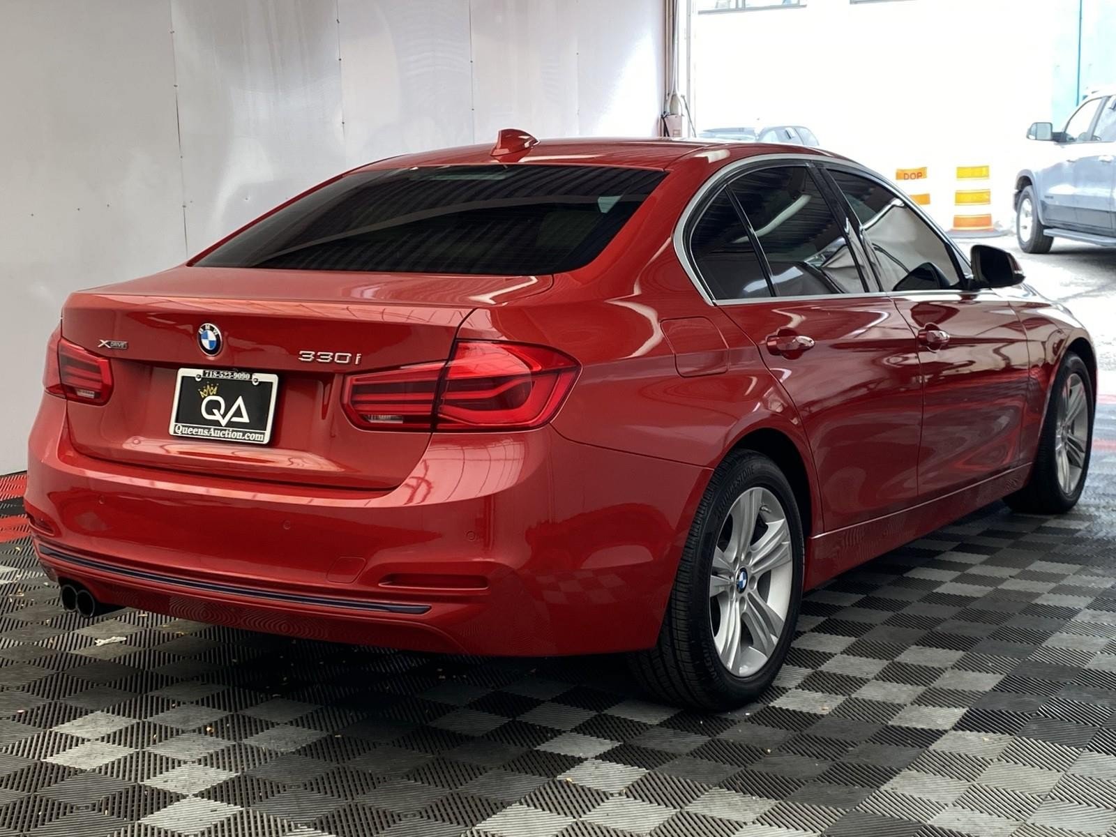 Used 2018 BMW 330i xDrive Sedan w/ Premium Package AWD/4WD image 6