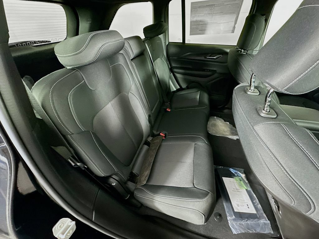 New 2026 Jeep Grand Cherokee Laredo AWD/4WD image 31
