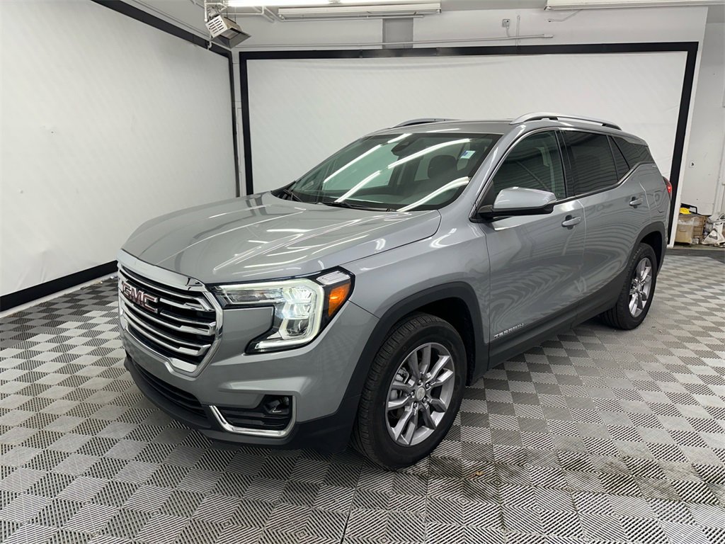 Used 2024 GMC Terrain SLT