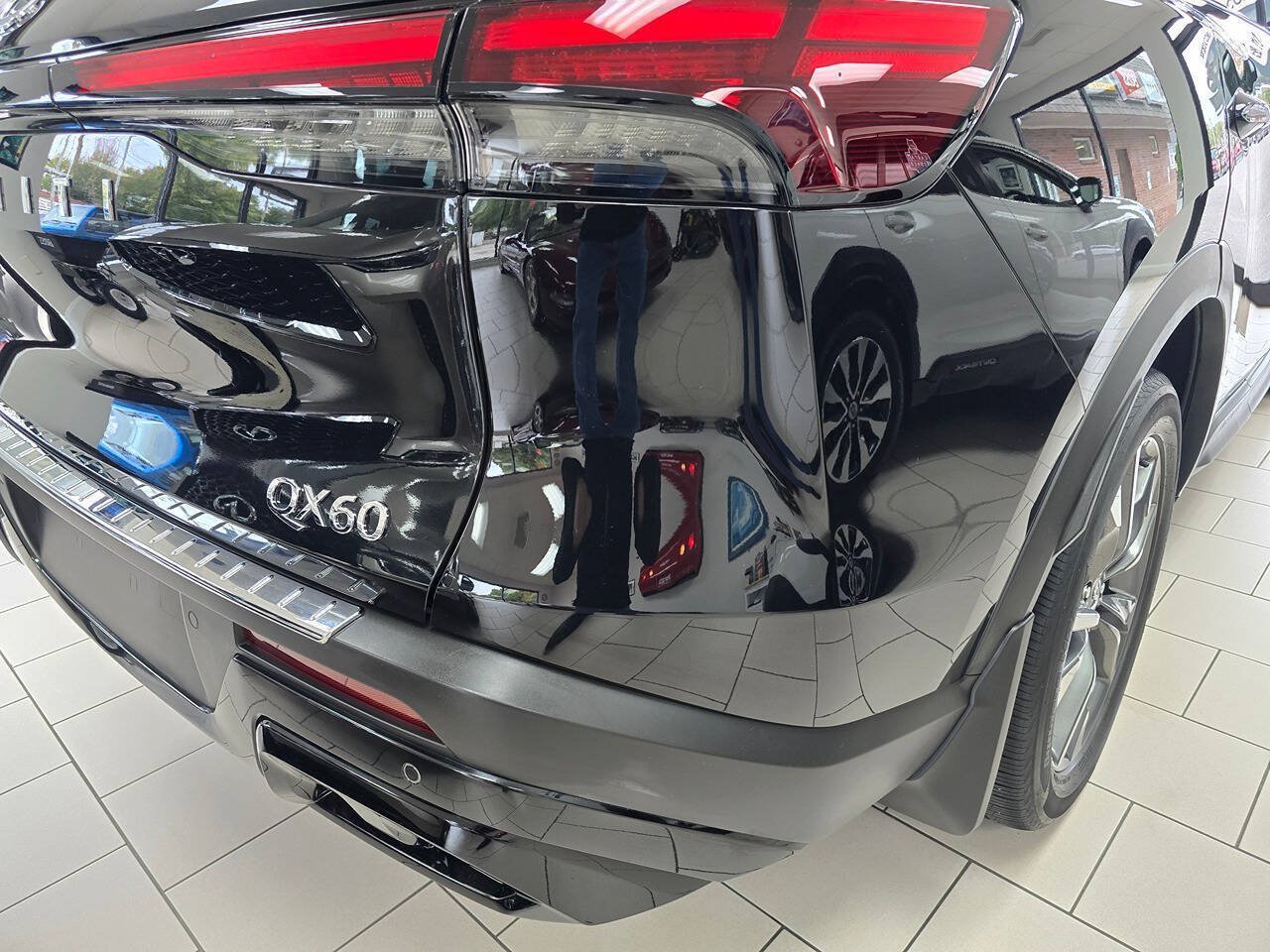 Used 2023 INFINITI QX60 Luxe w/ Cargo Package AWD/4WD image 11