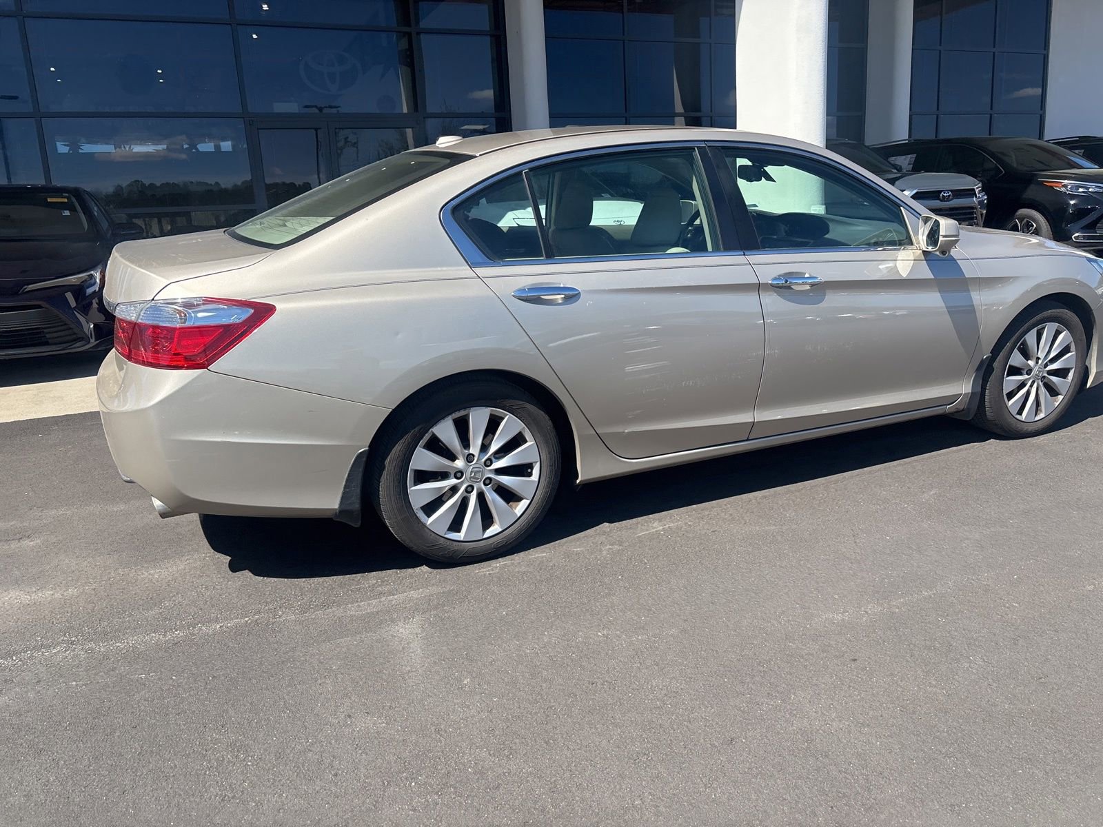 Used 2015 Honda Accord EX-L image 16