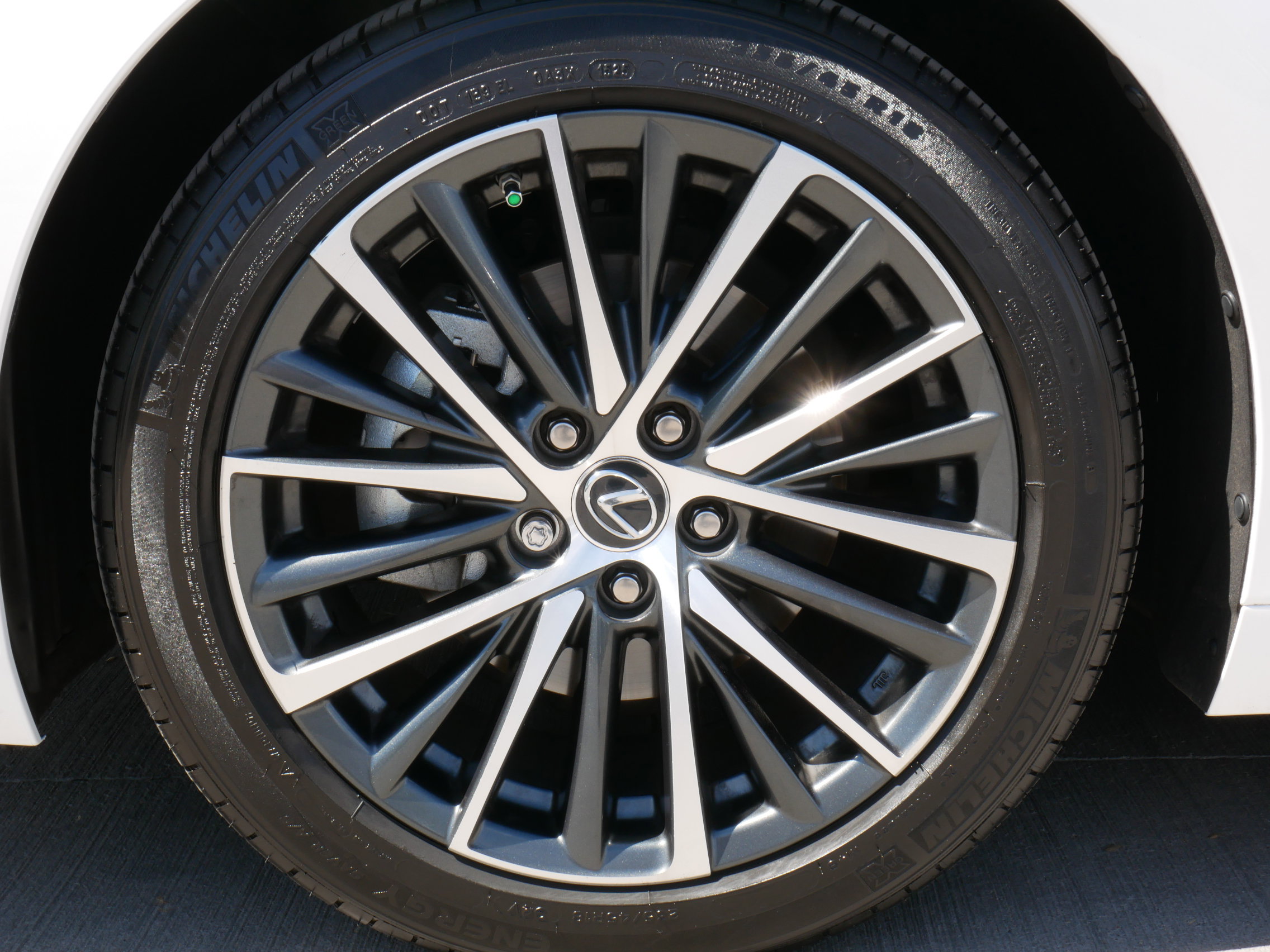Certified 2025 Lexus ES 300h w/ Premium Package FWD image 23