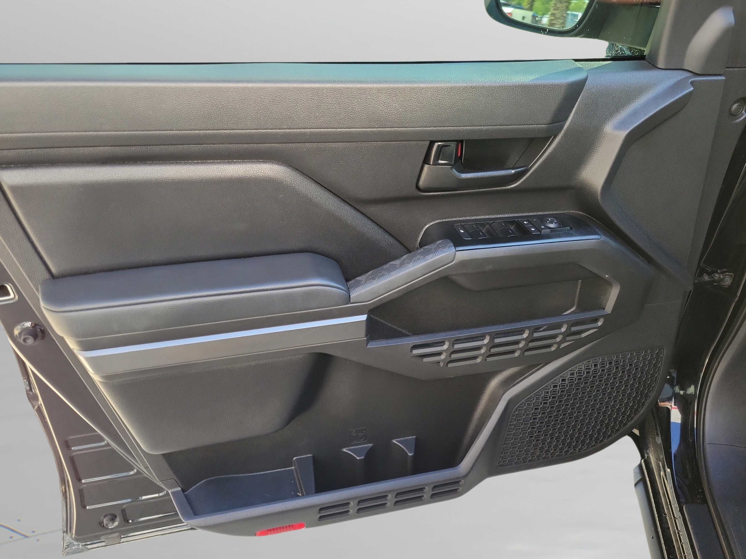 Certified 2025 Toyota Tacoma SR5 AWD/4WD image 7